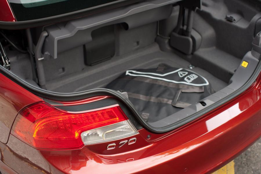  Volvo C70 2010 года  (фото 2 из 51)